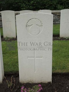 BROWN'S ROAD MILITARY CEMETERY, FESTUBERT - WHELTON, P