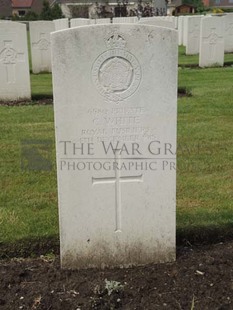 BROWN'S ROAD MILITARY CEMETERY, FESTUBERT - WHITE, C