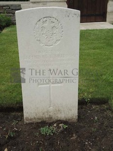 BROWN'S ROAD MILITARY CEMETERY, FESTUBERT - WILLIAMSON, STEPHEN De THIERRY