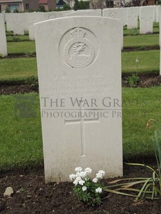 BROWN'S ROAD MILITARY CEMETERY, FESTUBERT - WINTER, T W
