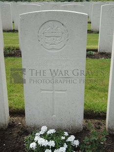 BROWN'S ROAD MILITARY CEMETERY, FESTUBERT - WOFFENDEN, F