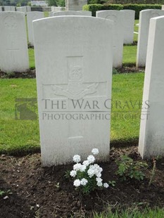 BROWN'S ROAD MILITARY CEMETERY, FESTUBERT - YATES, JAMES