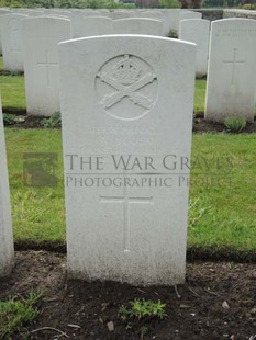 BROWN'S ROAD MILITARY CEMETERY, FESTUBERT - YOUENS, W
