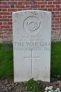 RUE-PETILLON MILITARY CEMETERY, FLEURBAIX - ACKROYD, D T