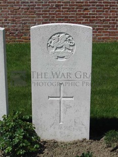 RUE-PETILLON MILITARY CEMETERY, FLEURBAIX - ADAMS, A C