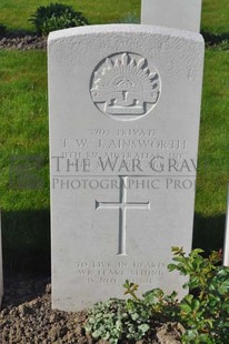 RUE-PETILLON MILITARY CEMETERY, FLEURBAIX - AINSWORTH, THOMAS WILLIAM JAMES