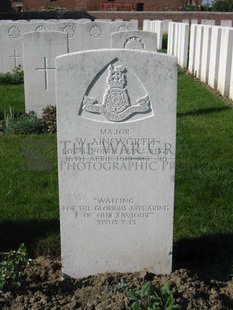 RUE-PETILLON MILITARY CEMETERY, FLEURBAIX - AINSWORTH, W