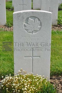 RUE-PETILLON MILITARY CEMETERY, FLEURBAIX - AULD, A
