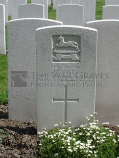 RUE-PETILLON MILITARY CEMETERY, FLEURBAIX - BAILEY, HORACE