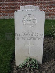 RUE-PETILLON MILITARY CEMETERY, FLEURBAIX - BANISTER, THOMAS