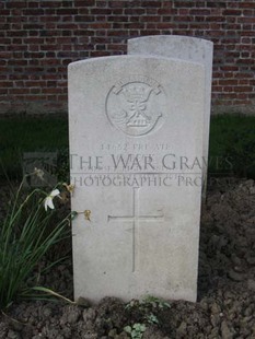 RUE-PETILLON MILITARY CEMETERY, FLEURBAIX - BECK, G