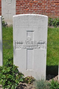 RUE-PETILLON MILITARY CEMETERY, FLEURBAIX - BEDFORD, A