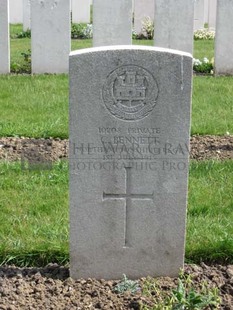 RUE-PETILLON MILITARY CEMETERY, FLEURBAIX - BENNETT, C
