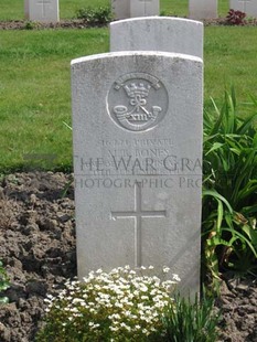 RUE-PETILLON MILITARY CEMETERY, FLEURBAIX - BONES, M B