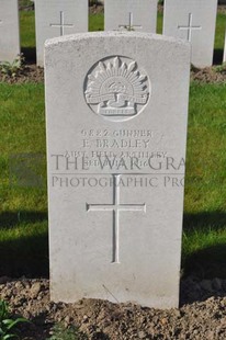 RUE-PETILLON MILITARY CEMETERY, FLEURBAIX - BRADLEY, E