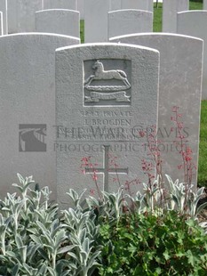 RUE-PETILLON MILITARY CEMETERY, FLEURBAIX - BROGDEN, J