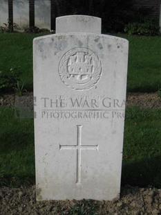 RUE-PETILLON MILITARY CEMETERY, FLEURBAIX - CALCUTT, J