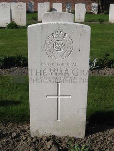 RUE-PETILLON MILITARY CEMETERY, FLEURBAIX - CAPSTICK, A