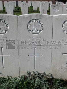 RUE-PETILLON MILITARY CEMETERY, FLEURBAIX - CASTLES, W E J