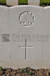 RUE-PETILLON MILITARY CEMETERY, FLEURBAIX - CHALK, H F