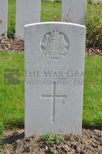 RUE-PETILLON MILITARY CEMETERY, FLEURBAIX - CHISHOLM, V