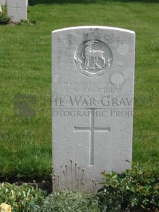 RUE-PETILLON MILITARY CEMETERY, FLEURBAIX - COCKBILL, HARRY VERNON