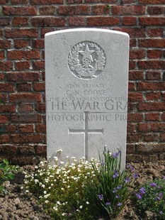 RUE-PETILLON MILITARY CEMETERY, FLEURBAIX - COOKE, C N