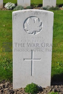 RUE-PETILLON MILITARY CEMETERY, FLEURBAIX - CREAM, C B C