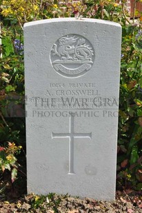 RUE-PETILLON MILITARY CEMETERY, FLEURBAIX - CROSSWELL, A