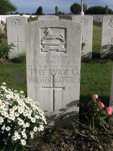 RUE-PETILLON MILITARY CEMETERY, FLEURBAIX - CROWTHER, C