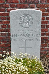RUE-PETILLON MILITARY CEMETERY, FLEURBAIX - DAVIES, G