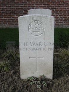 RUE-PETILLON MILITARY CEMETERY, FLEURBAIX - DAVIS, J