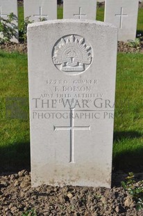 RUE-PETILLON MILITARY CEMETERY, FLEURBAIX - DOBSON, THOMAS