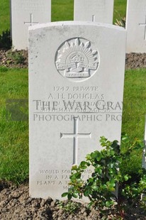 RUE-PETILLON MILITARY CEMETERY, FLEURBAIX - DOUGLAS, ALBERT HENRY