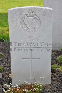 RUE-PETILLON MILITARY CEMETERY, FLEURBAIX - DOYLE, M
