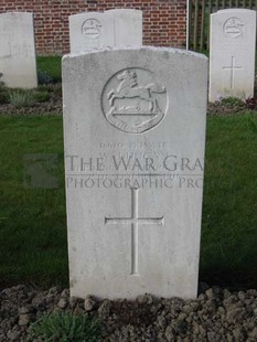 RUE-PETILLON MILITARY CEMETERY, FLEURBAIX - DUNCAN, W