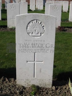 RUE-PETILLON MILITARY CEMETERY, FLEURBAIX - DUSTING, HENRY EDWARD