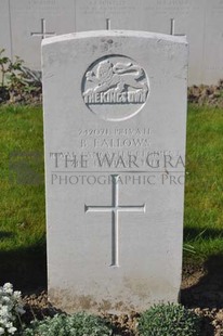 RUE-PETILLON MILITARY CEMETERY, FLEURBAIX - FALLOWS, B