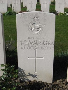 RUE-PETILLON MILITARY CEMETERY, FLEURBAIX - FFOLLIOTT, CHARLES RUSSELL HASTINGS