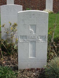 RUE-PETILLON MILITARY CEMETERY, FLEURBAIX - FOGG, JOHN WILLIAM
