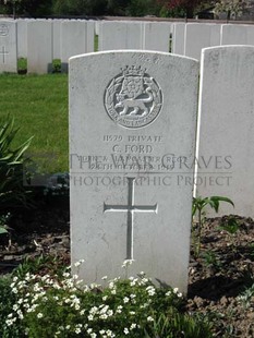 RUE-PETILLON MILITARY CEMETERY, FLEURBAIX - FORD, C
