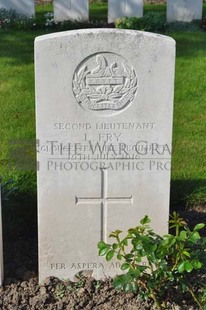 RUE-PETILLON MILITARY CEMETERY, FLEURBAIX - FRY, LEONARD