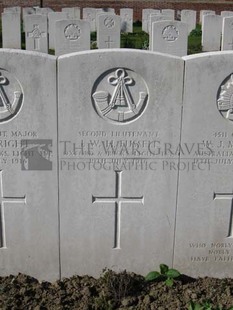 RUE-PETILLON MILITARY CEMETERY, FLEURBAIX - FUSSELL, J W H