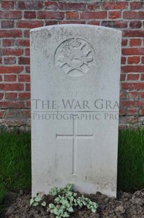 RUE-PETILLON MILITARY CEMETERY, FLEURBAIX - GEEVES, A