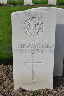 RUE-PETILLON MILITARY CEMETERY, FLEURBAIX - GRAY, WALTER