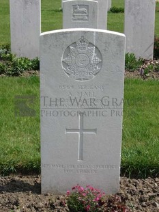 RUE-PETILLON MILITARY CEMETERY, FLEURBAIX - HALL, ALBERT