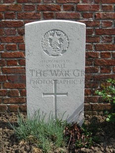 RUE-PETILLON MILITARY CEMETERY, FLEURBAIX - HALL, N