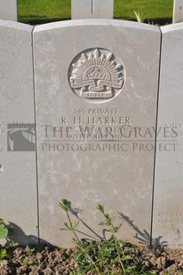 RUE-PETILLON MILITARY CEMETERY, FLEURBAIX - HARKER, ROBERT HERD