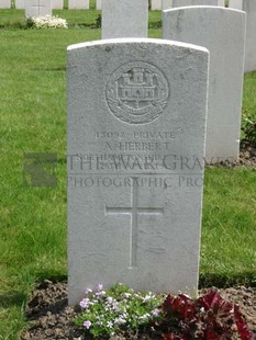 RUE-PETILLON MILITARY CEMETERY, FLEURBAIX - HERBERT, A