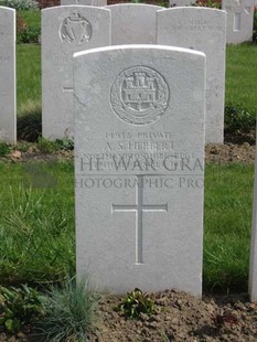 RUE-PETILLON MILITARY CEMETERY, FLEURBAIX - HERBERT, A S